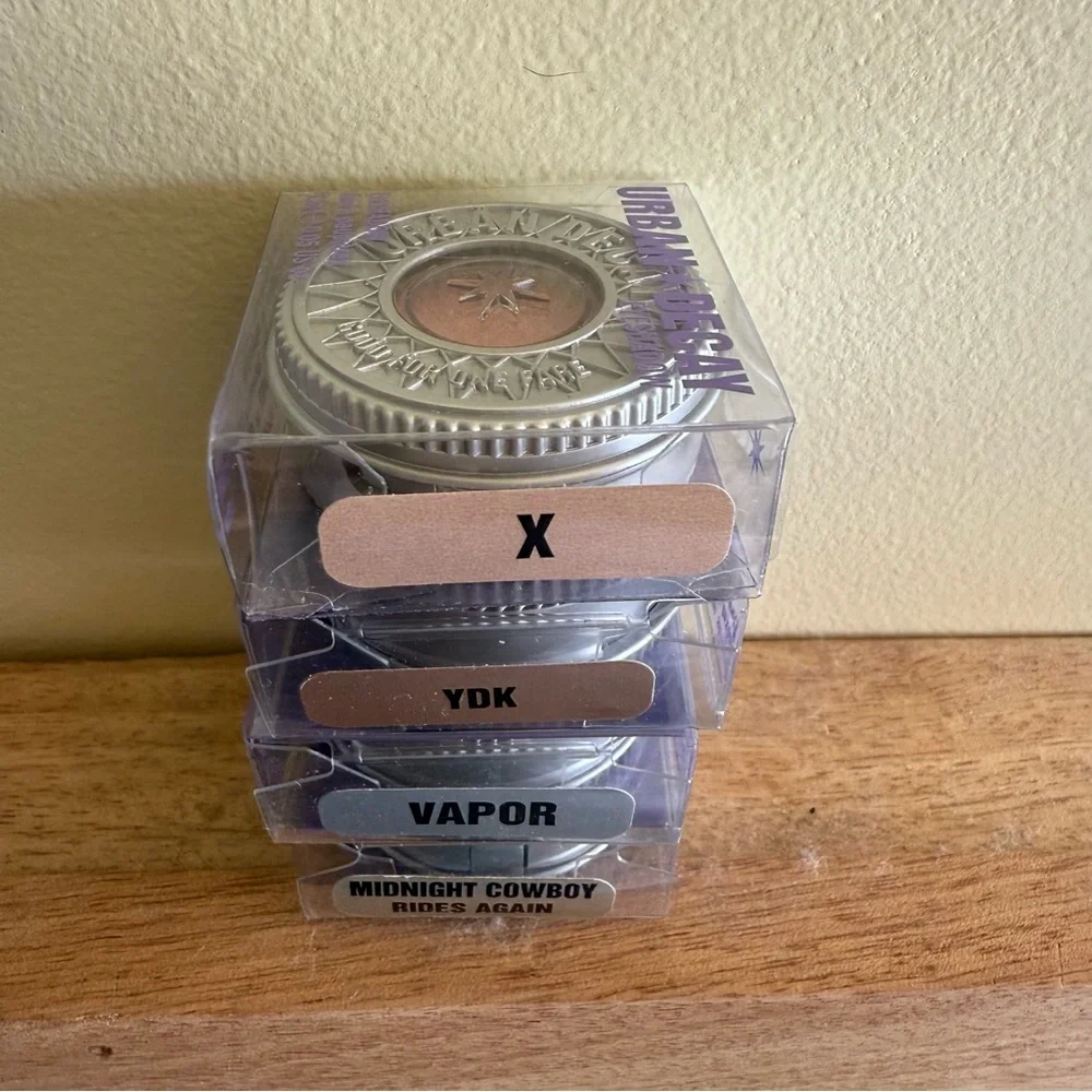 Urban Decay Eyeshadow Bundle - Picture 2 of 3